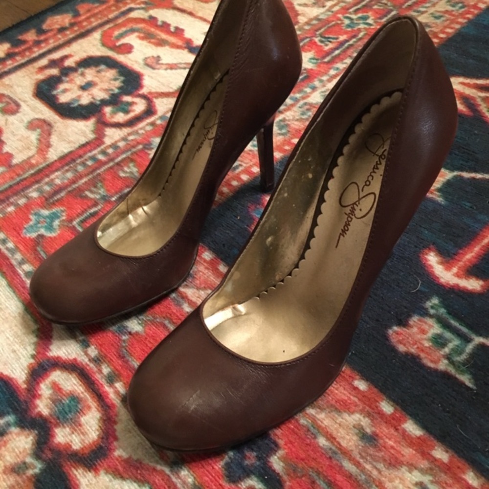 Jessica Simpson brown faux leather pumps